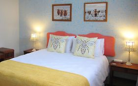 The Beekeeper'S Inn
